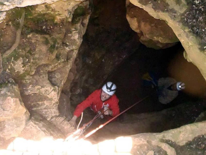 Espeleologia en la Cueva de las Majadas